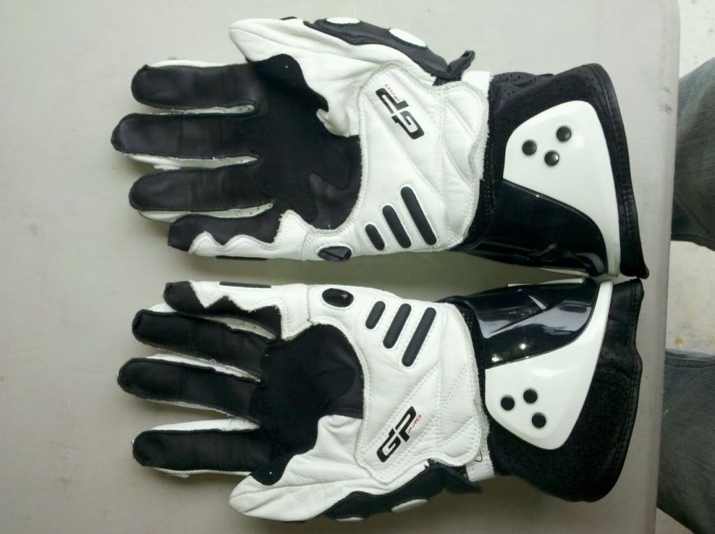 gloves02.jpg