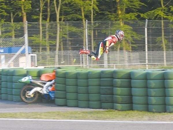 http://i1084.photobucket.com/albums/j403/ascvegan/Really%20random%20pics/stunt.jpg