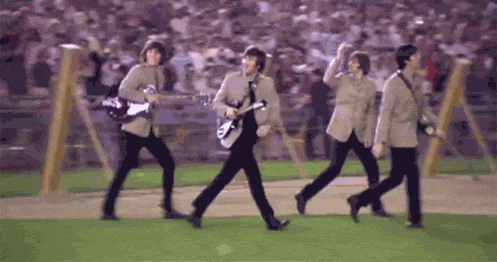 A Beatles színpadra lép a Shea Stadionban