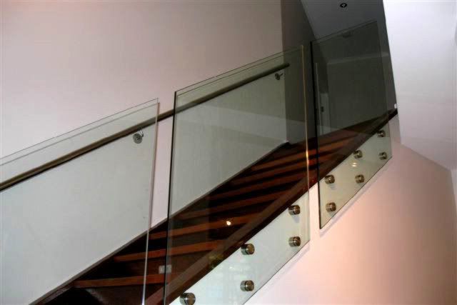 Frameless-glass-staircase-balustrade.jpg
