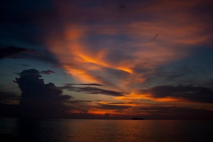 http://i1084.photobucket.com/albums/j420/lincydebruijn/Aruba/Sunset2.jpg