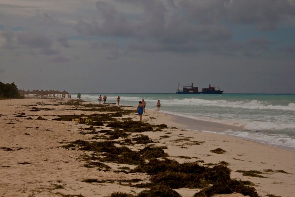 http://i1084.photobucket.com/albums/j420/lincydebruijn/Stormy%20Weather%20Aruba/_MG_2293.jpg